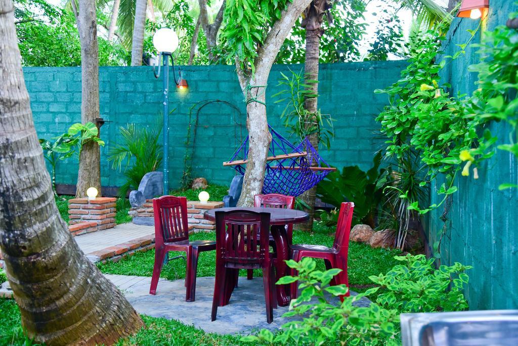 Hotel Moonstone Anuradhapura Kültér fotó