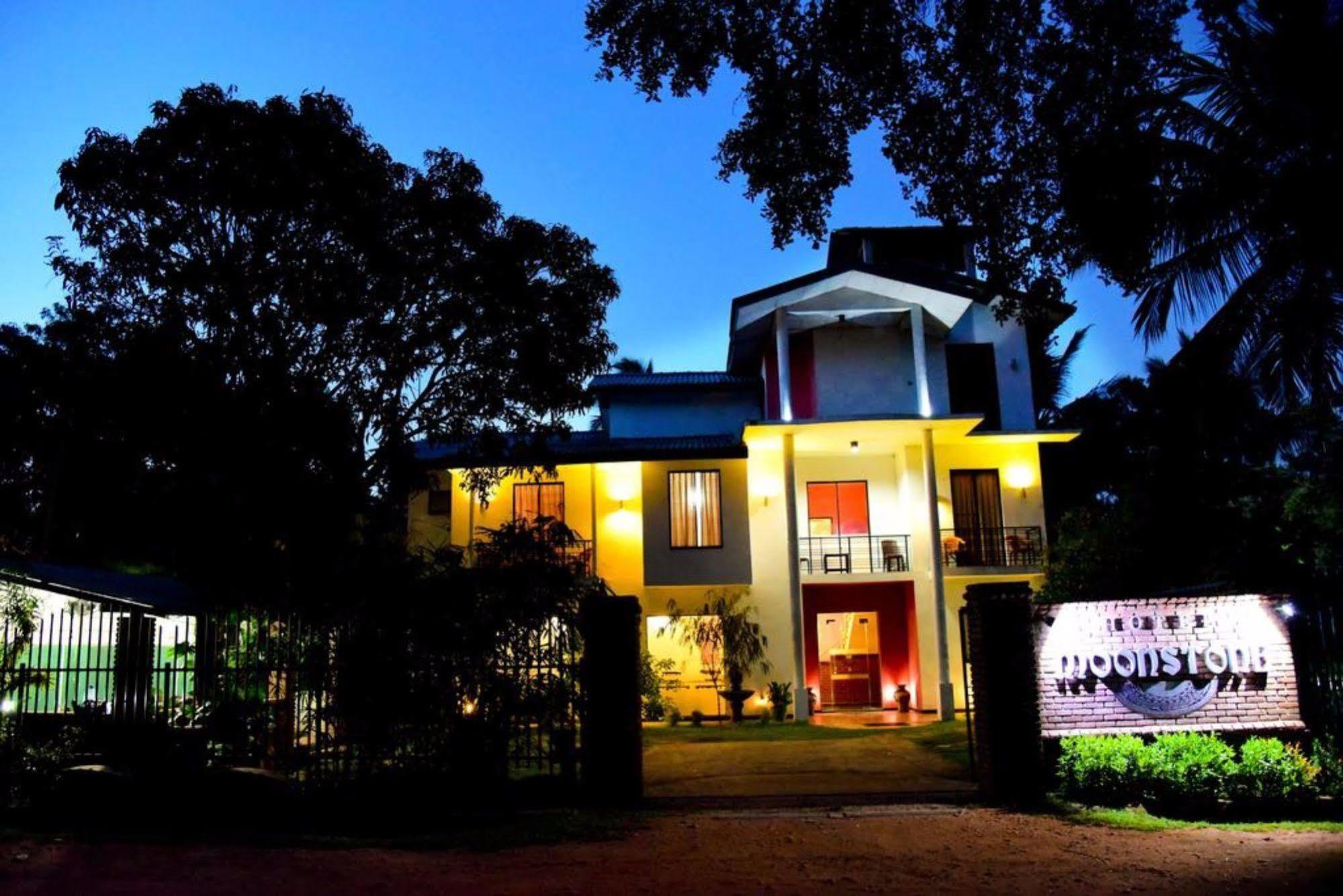Hotel Moonstone Anuradhapura Kültér fotó